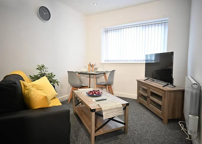 Spacious Studio Near Christie Hospital