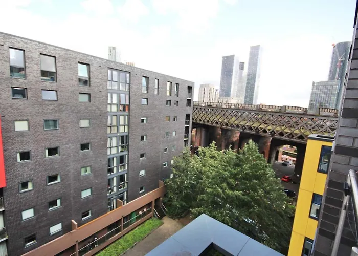 Spacious 2 Bed Apartment In Central Manchester